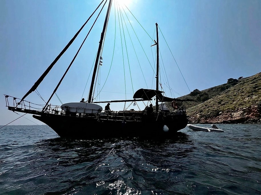 La Perla Negra Sailing Boat Charter in Mallorca