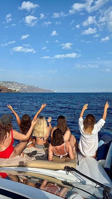 Private Jeanneau Leader 9 Yacht Experience in Madeira
