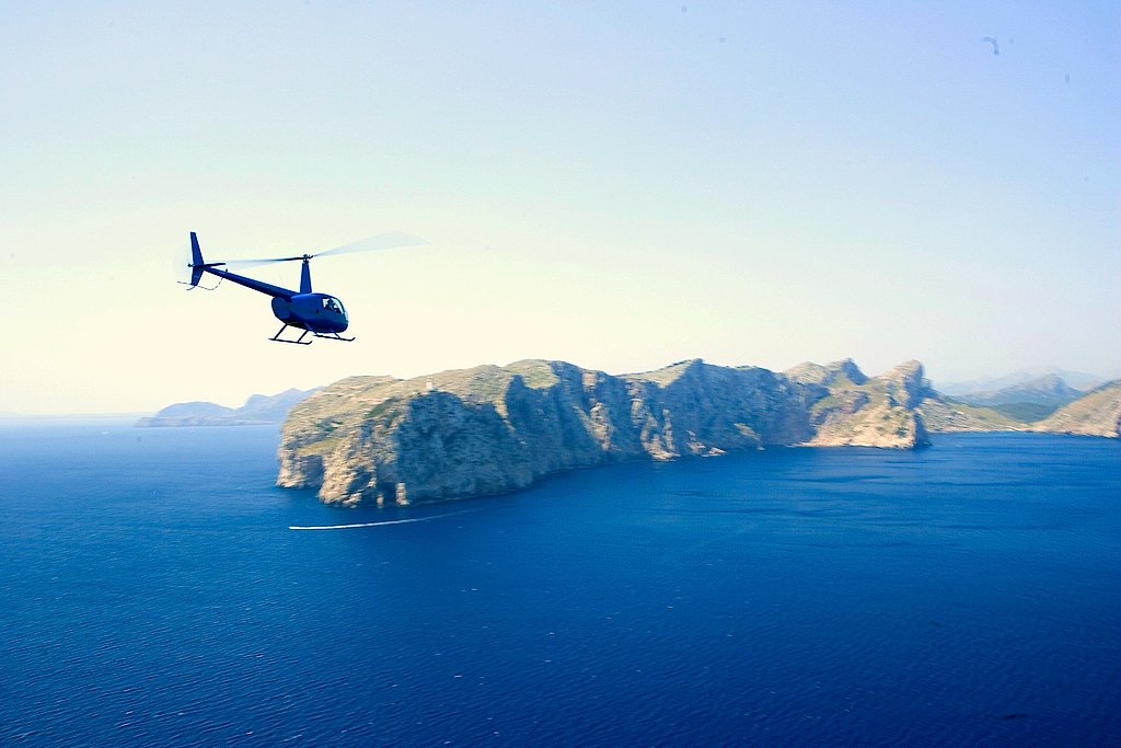 Private Helicopter Tour of Mallorca: 60-Minute Panoramic Custom Flight