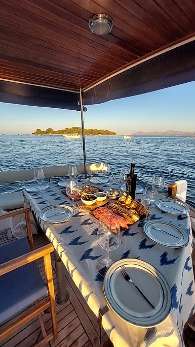Private Tapas Boat Tour in Alcudia Bay